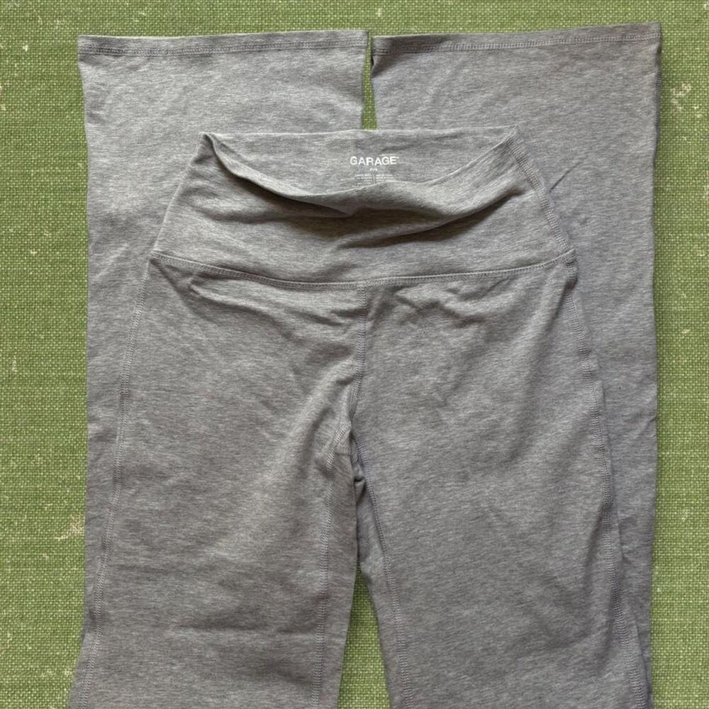 Sculpting Women's Garage Flare Grey Leggings, Small